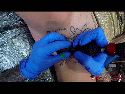 ❤️ Tsis tshua muaj tattooed hottie Sully Savage tau txais tattoo ntawm nws clitoris ❤️ Zoo nkauj porn ntawm peb ﹏